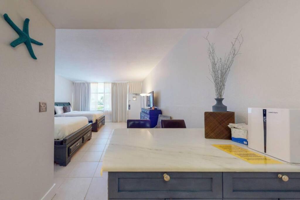 Sea Breeze, Studio 510, Beach Steps Away!+Pool+Wifi Ruskin Bagian luar foto