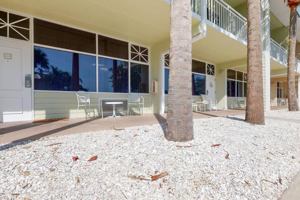Sea Breeze, Studio 510, Beach Steps Away!+Pool+Wifi Ruskin Bagian luar foto