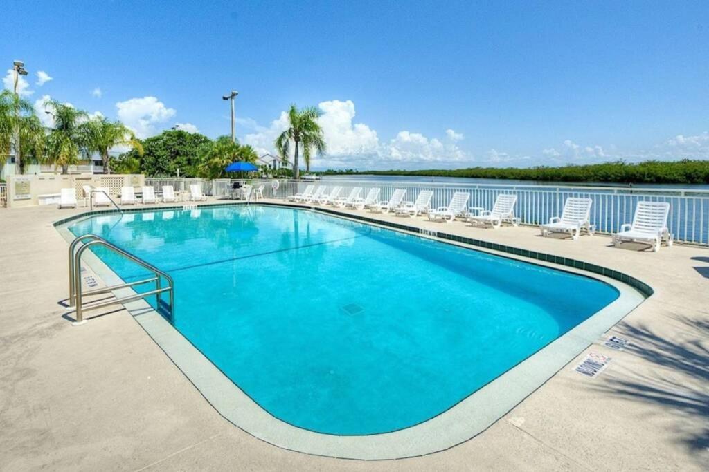 Sea Breeze, Studio 510, Beach Steps Away!+Pool+Wifi Ruskin Bagian luar foto