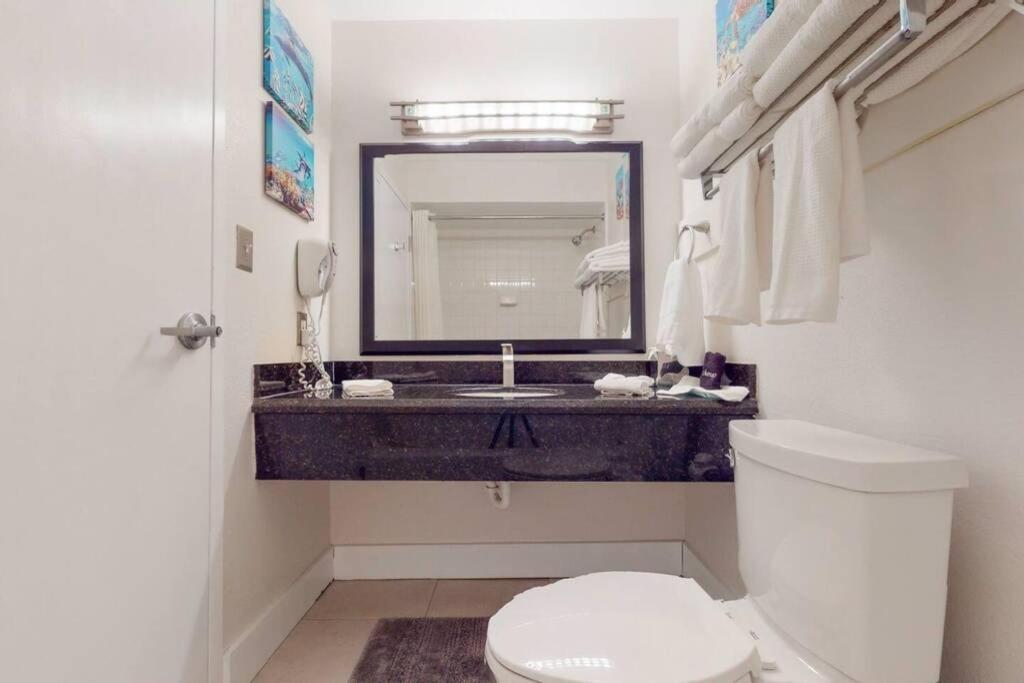 Sea Breeze, Studio 510, Beach Steps Away!+Pool+Wifi Ruskin Bagian luar foto