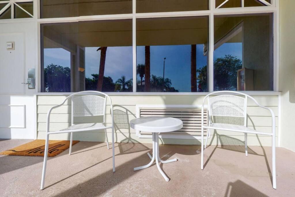 Sea Breeze, Studio 510, Beach Steps Away!+Pool+Wifi Ruskin Bagian luar foto
