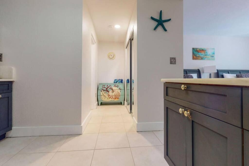 Sea Breeze, Studio 510, Beach Steps Away!+Pool+Wifi Ruskin Bagian luar foto