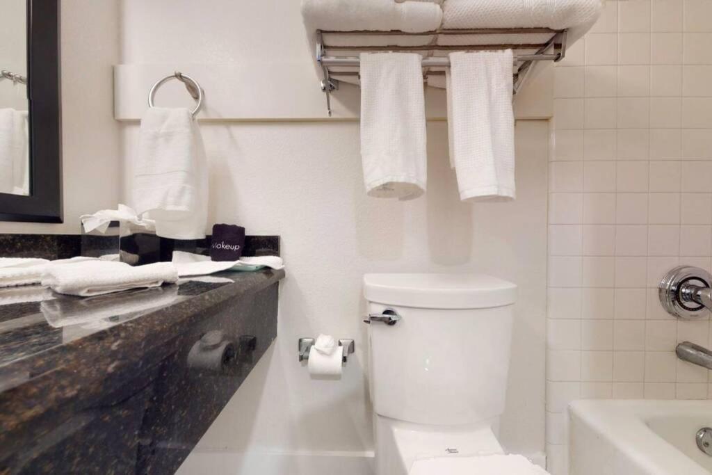 Sea Breeze, Studio 510, Beach Steps Away!+Pool+Wifi Ruskin Bagian luar foto