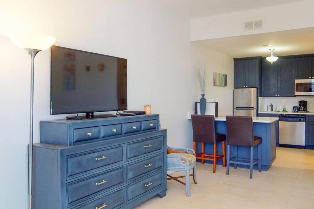 Sea Breeze, Studio 510, Beach Steps Away!+Pool+Wifi Ruskin Bagian luar foto
